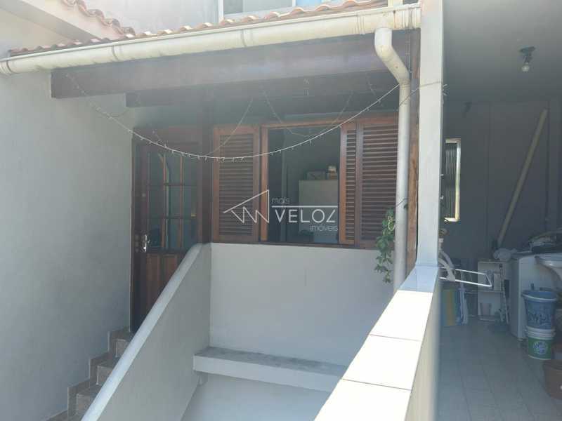 Casa à venda com 2 quartos, 122m² - Foto 2