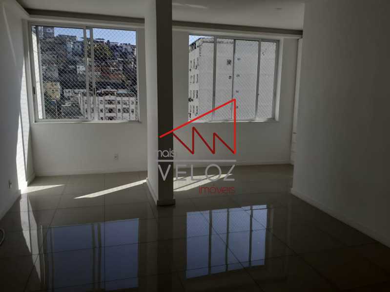 Apartamento à venda com 1 quarto, 70m² - Foto 4