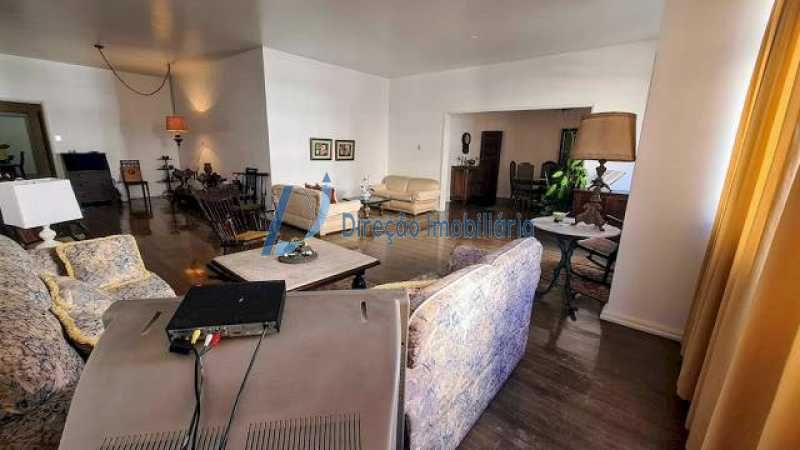 Apartamento à venda com 4 quartos, 222m² - Foto 2