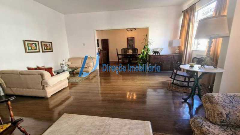 Apartamento à venda com 4 quartos, 222m² - Foto 2