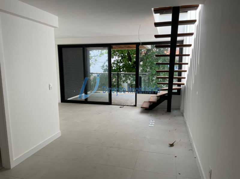 Cobertura à venda com 2 quartos, 181m² - Foto 2