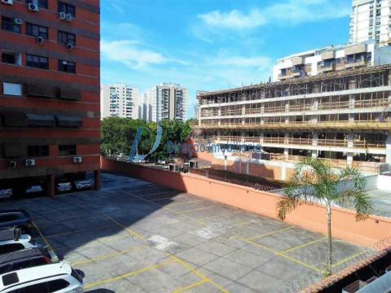 Apartamento à venda com 2 quartos, 67m² - Foto 3