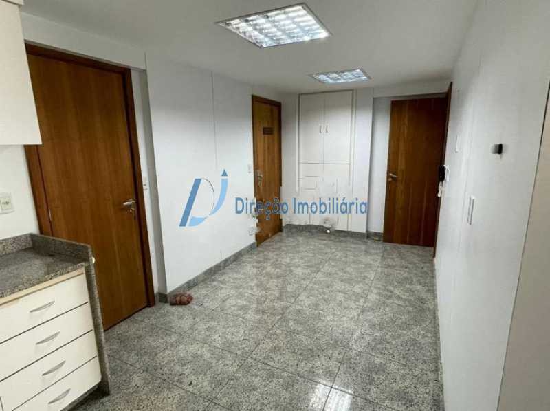 Apartamento à venda com 4 quartos, 243m² - Foto 17