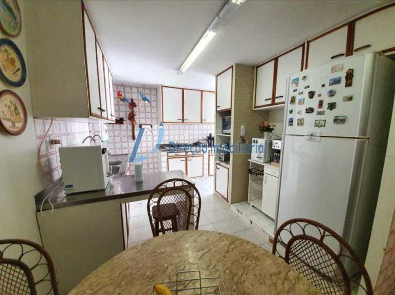 Apartamento à venda com 3 quartos, 225m² - Foto 20