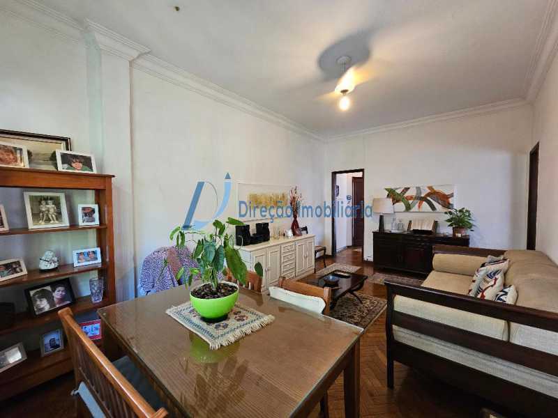 Apartamento à venda com 2 quartos, 62m² - Foto 4