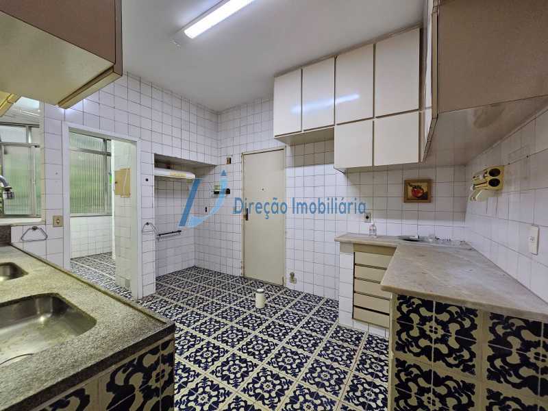 Apartamento à venda com 4 quartos, 219m² - Foto 26