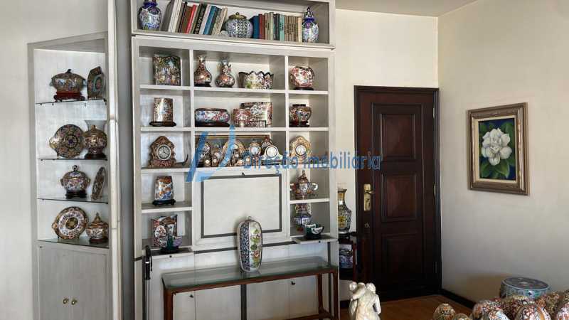 Apartamento à venda com 3 quartos, 166m² - Foto 4