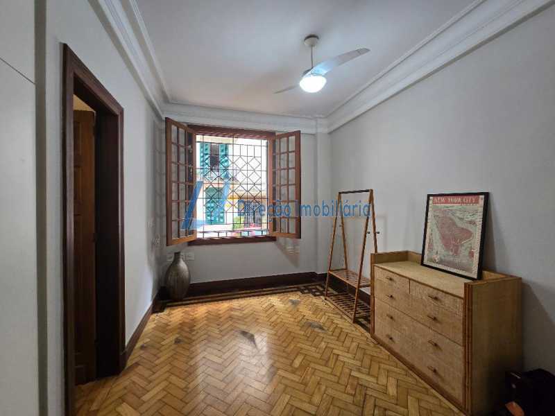 Apartamento à venda com 4 quartos, 199m² - Foto 14