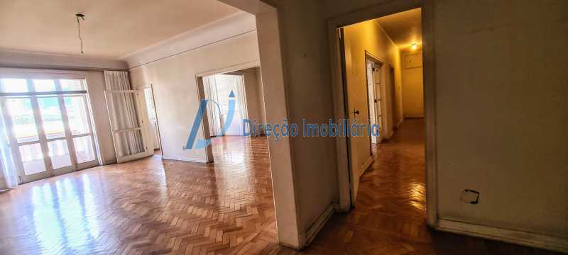 Apartamento à venda com 4 quartos, 213m² - Foto 4