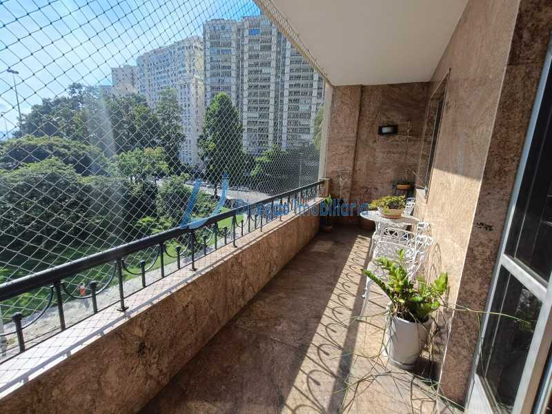 Apartamento à venda com 4 quartos, 259m² - Foto 2