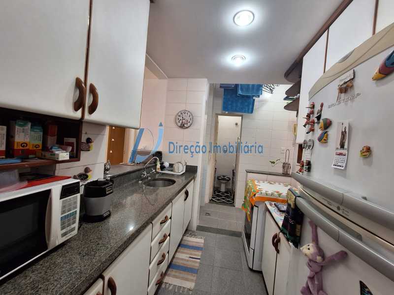 Apartamento à venda com 2 quartos, 64m² - Foto 12