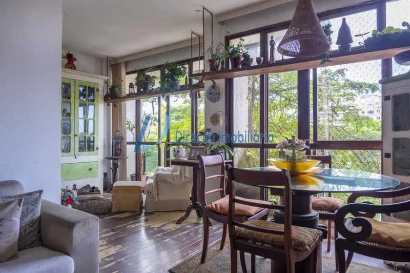 Apartamento à venda com 3 quartos, 100m² - Foto 2