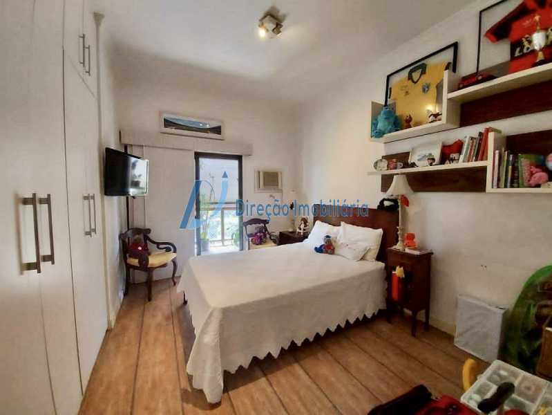 Apartamento à venda com 4 quartos, 232m² - Foto 15