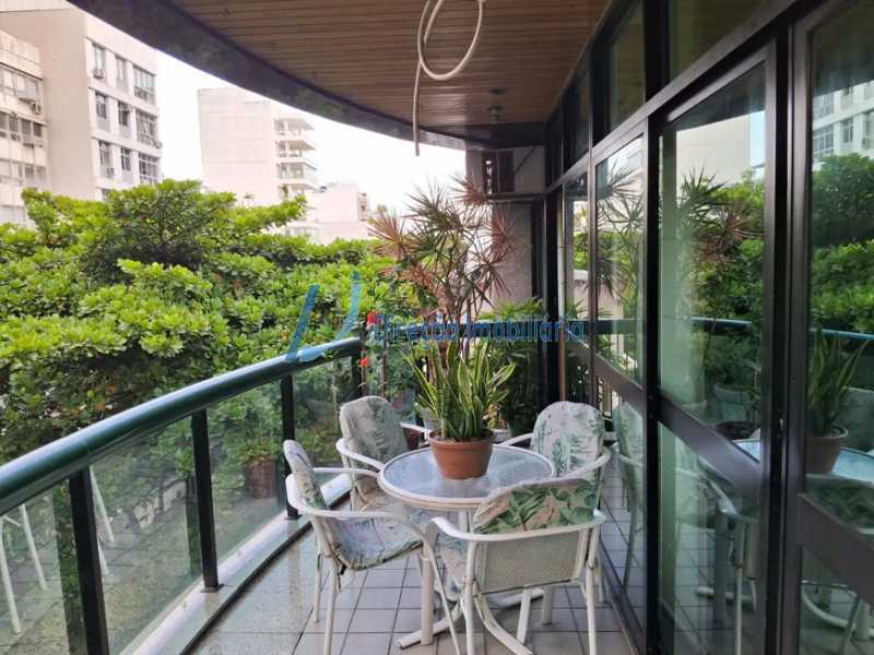 Apartamento à venda com 3 quartos, 151m² - Foto 2