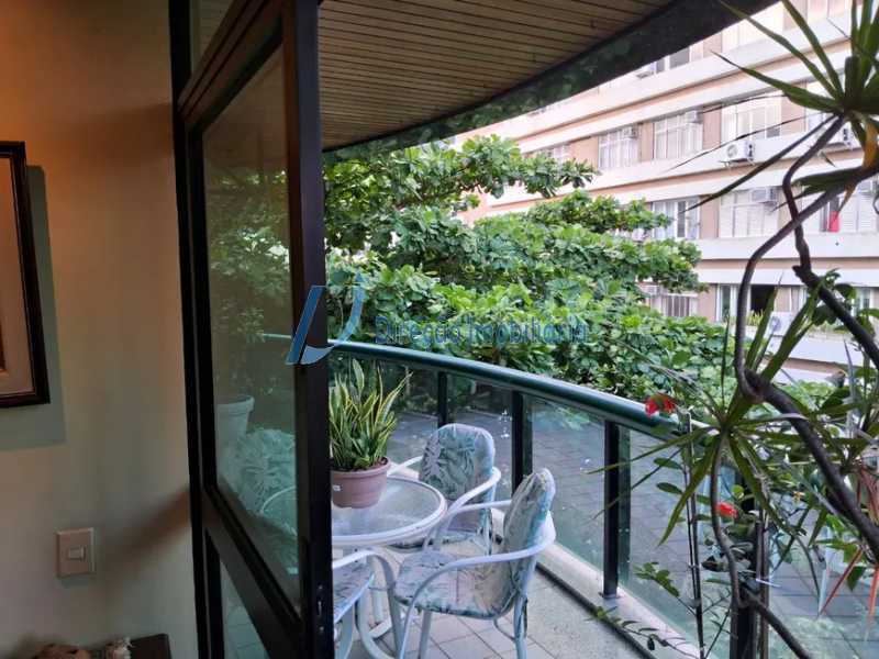 Apartamento à venda com 3 quartos, 151m² - Foto 4