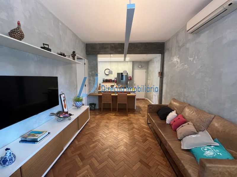 Apartamento à venda com 2 quartos, 70m² - Foto 2