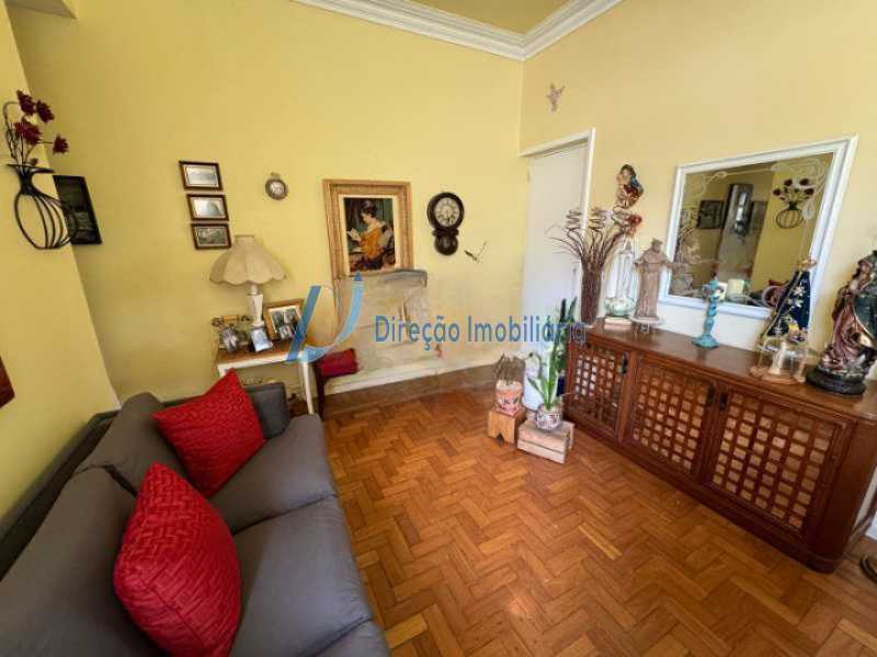 Apartamento à venda com 2 quartos, 70m² - Foto 2