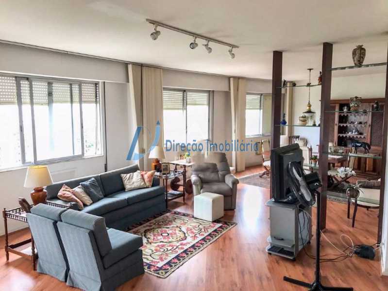 Apartamento à venda com 3 quartos, 215m² - Foto 1