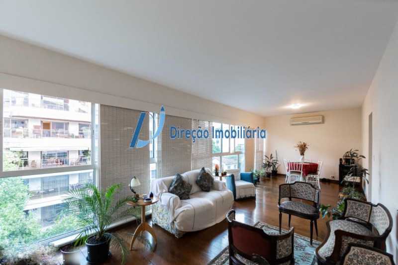 Apartamento à venda com 3 quartos, 140m² - Foto 2