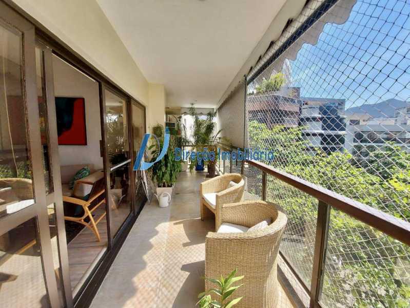 Apartamento à venda com 4 quartos, 232m² - Foto 1