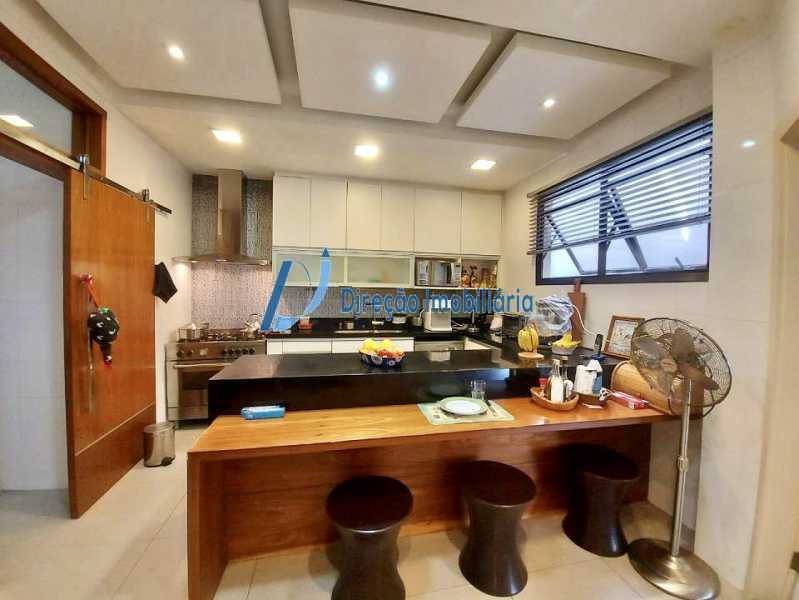 Apartamento à venda com 4 quartos, 232m² - Foto 17