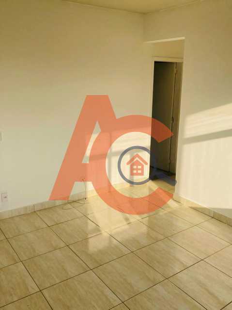 Apartamento à venda com 2 quartos, 61m² - Foto 4