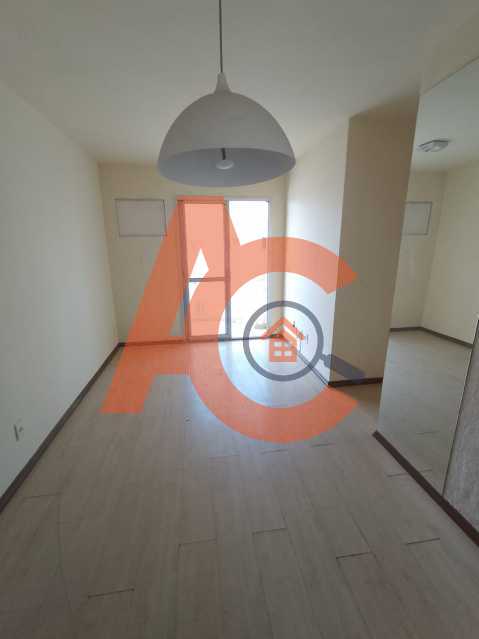 Apartamento à venda com 2 quartos, 67m² - Foto 2