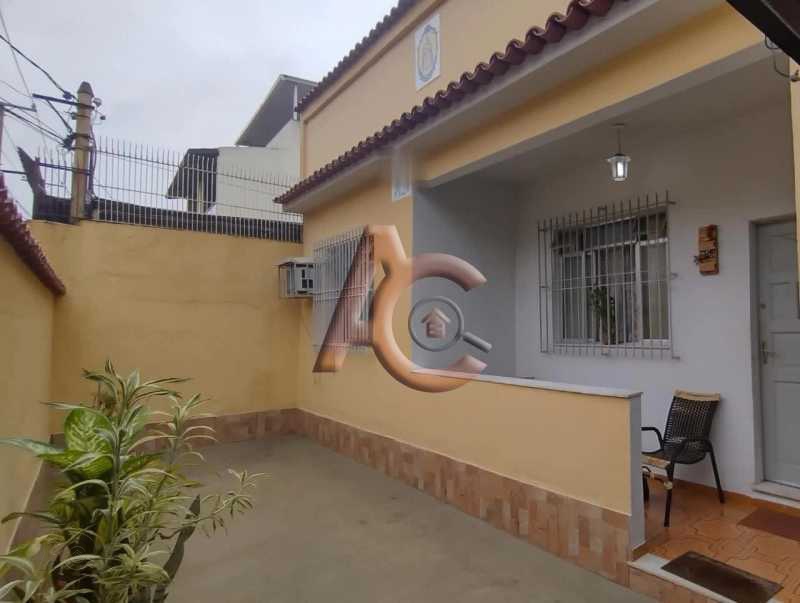 Casa à venda com 2 quartos, 80m² - Foto 1