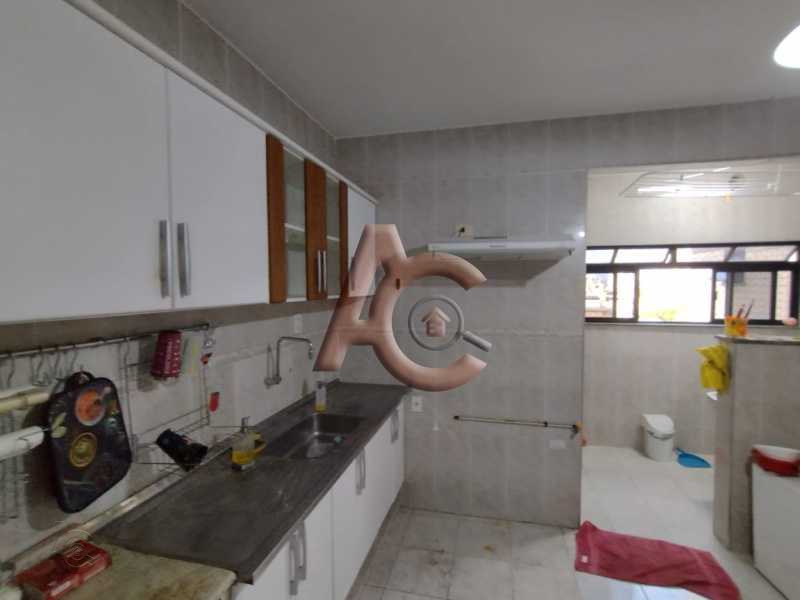 Apartamento à venda com 3 quartos, 120m² - Foto 2