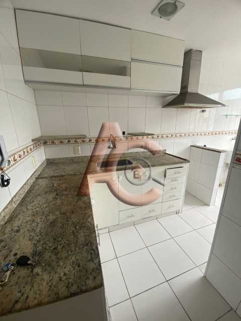 Apartamento à venda com 2 quartos, 65m² - Foto 2