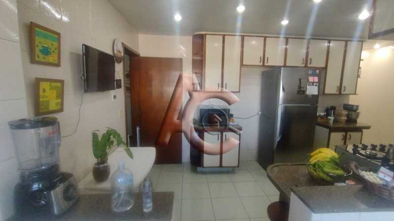 Cobertura à venda com 4 quartos, 250m² - Foto 1