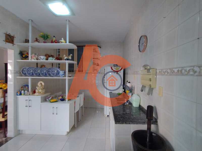 Casa à venda com 2 quartos, 80m² - Foto 3