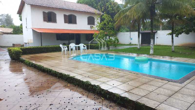 Casa à venda com 4 quartos, 260m² - Foto 1