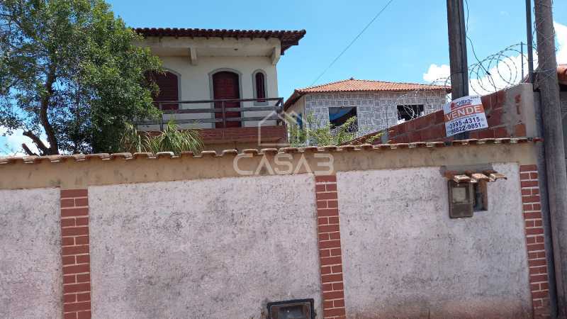 Casa à venda com 4 quartos, 187m² - Foto 2