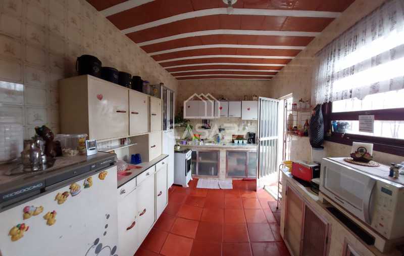 Casa à venda com 6 quartos, 200m² - Foto 4