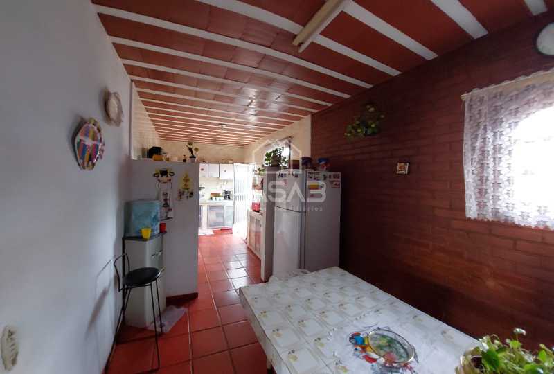 Casa à venda com 6 quartos, 200m² - Foto 15