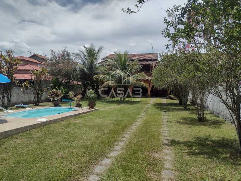 Casa à venda com 4 quartos, 330m² - Foto 1