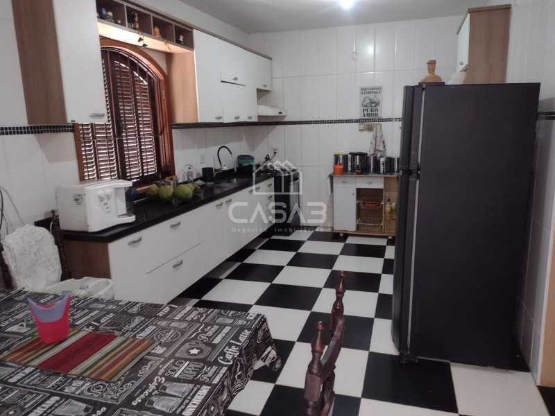 Casa à venda com 4 quartos, 330m² - Foto 12