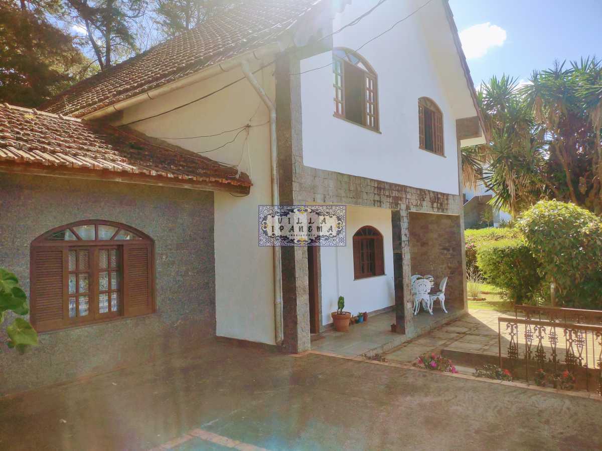 Casa à venda com 5 quartos, 250m² - Foto 2