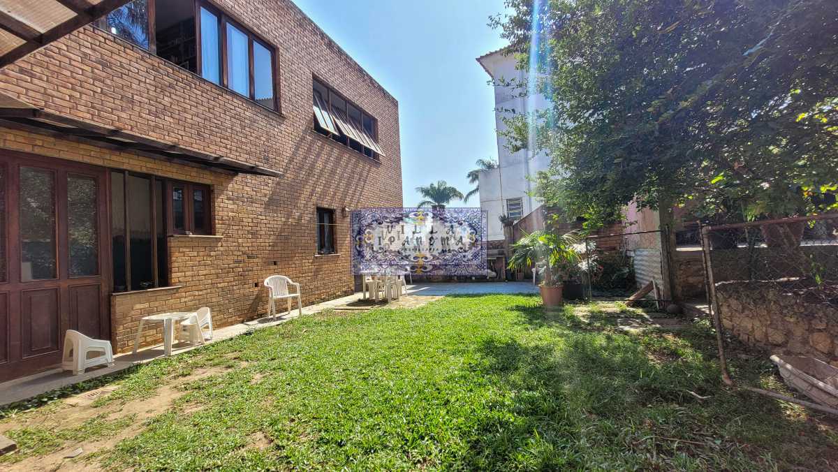 Casa à venda com 7 quartos, 337m² - Foto 2