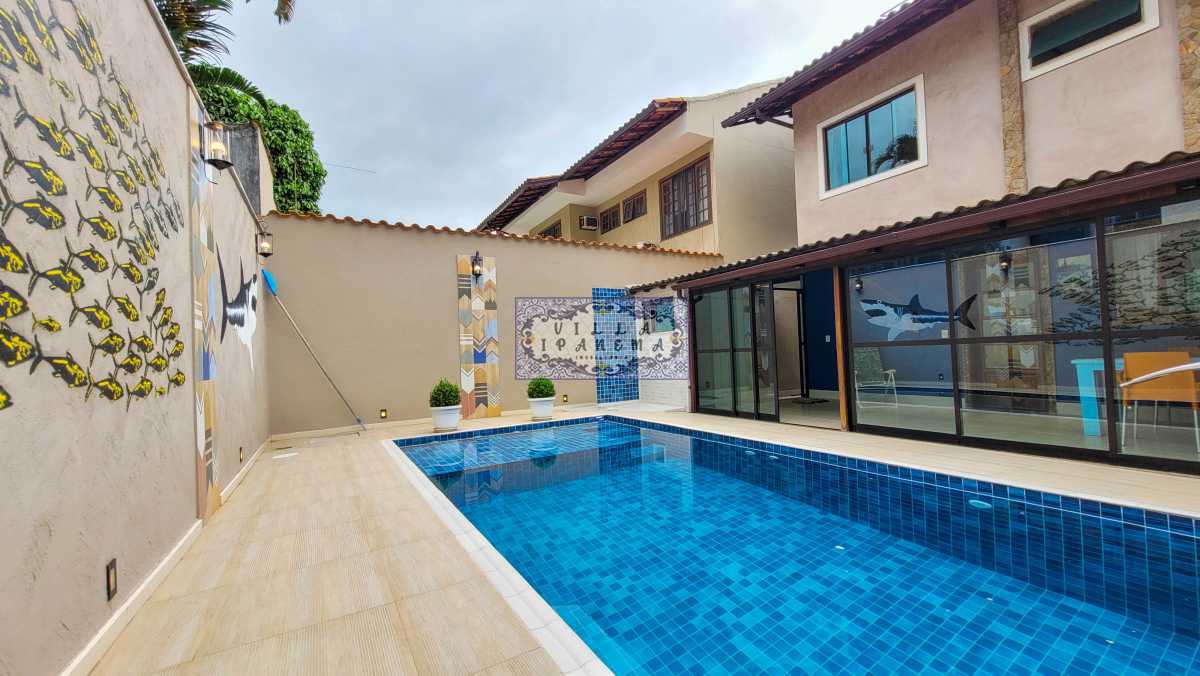 Casa de Condomínio à venda com 4 quartos, 262m² - Foto 2