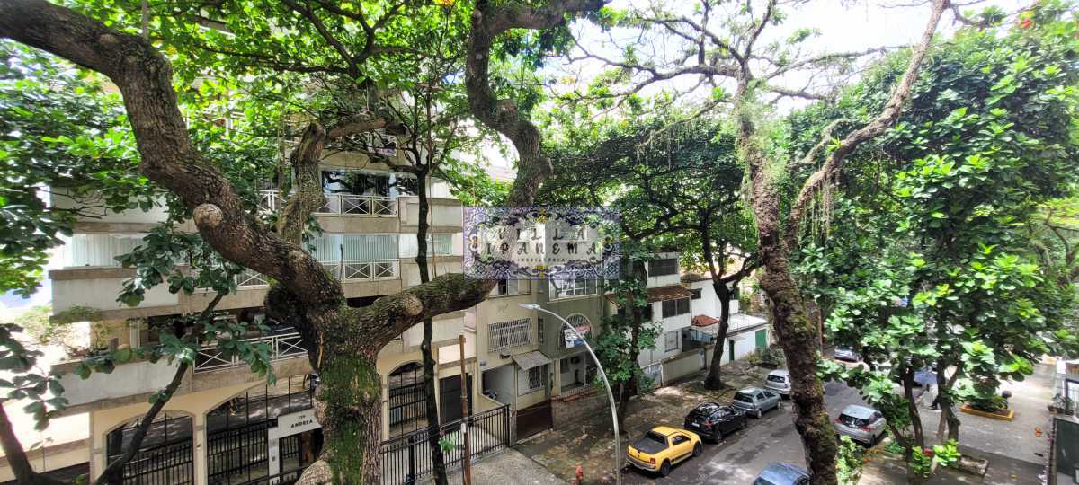 Apartamento à venda com 3 quartos, 140m² - Foto 2