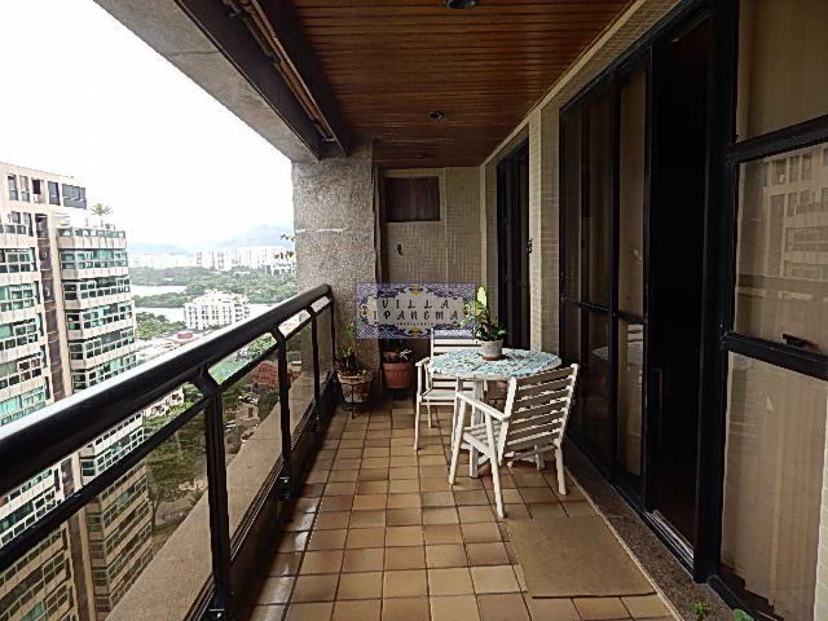 Apartamento à venda com 4 quartos, 150m² - Foto 2