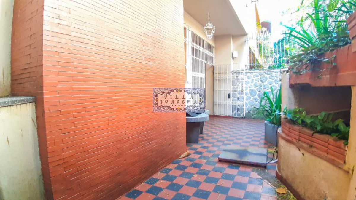 Casa à venda com 4 quartos, 240m² - Foto 2