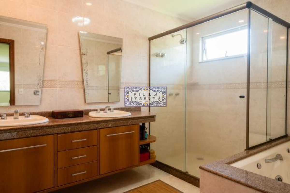 Casa de Condomínio para alugar com 4 quartos, 380m² - Foto 2