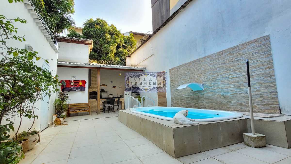 Casa de Vila à venda com 4 quartos, 300m² - Foto 1