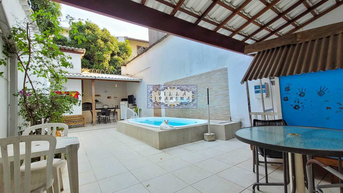 Casa de Vila à venda com 4 quartos, 300m² - Foto 2