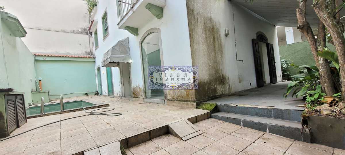 Casa à venda com 6 quartos, 300m² - Foto 1