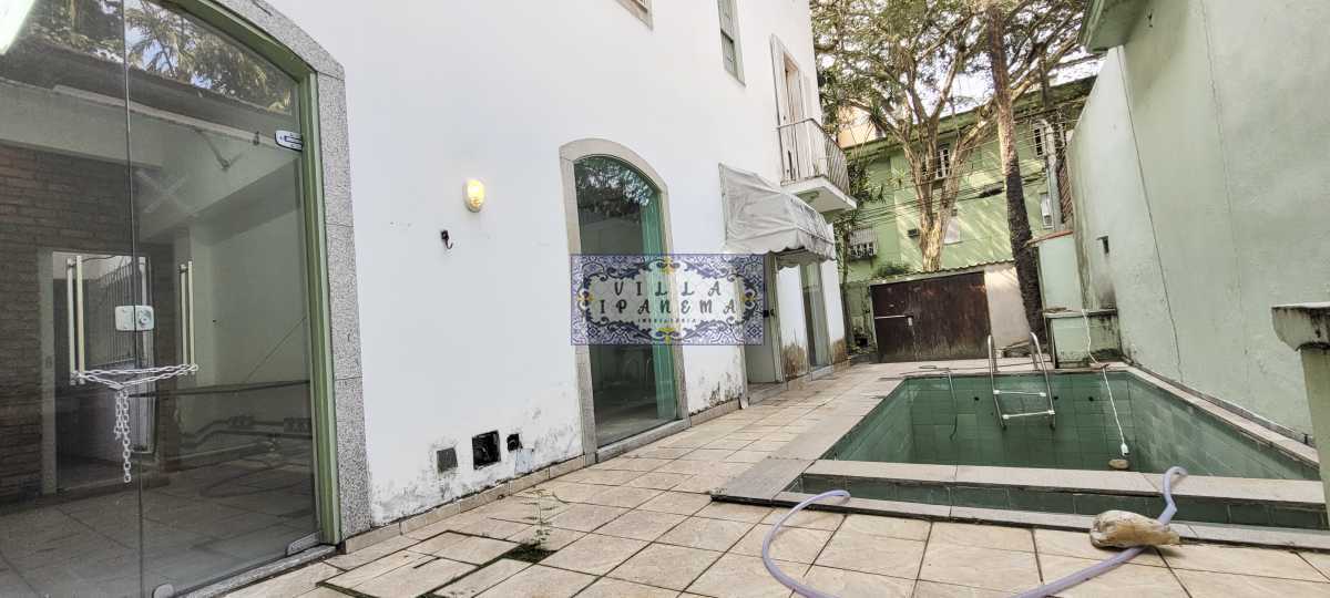 Casa à venda com 6 quartos, 300m² - Foto 2