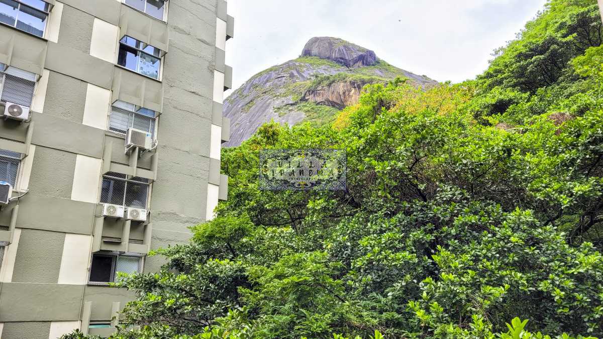 Apartamento à venda com 4 quartos, 140m² - Foto 2